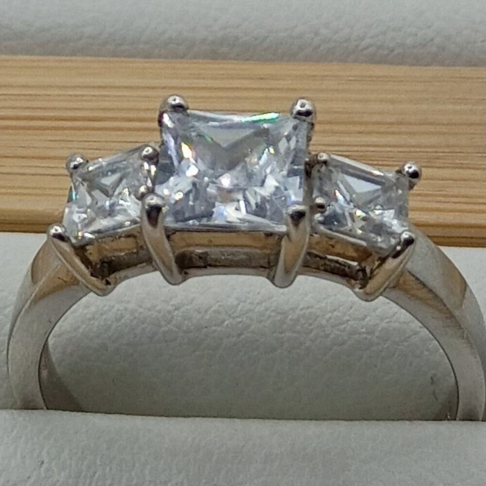 Sterling Silver Ring - Size 7